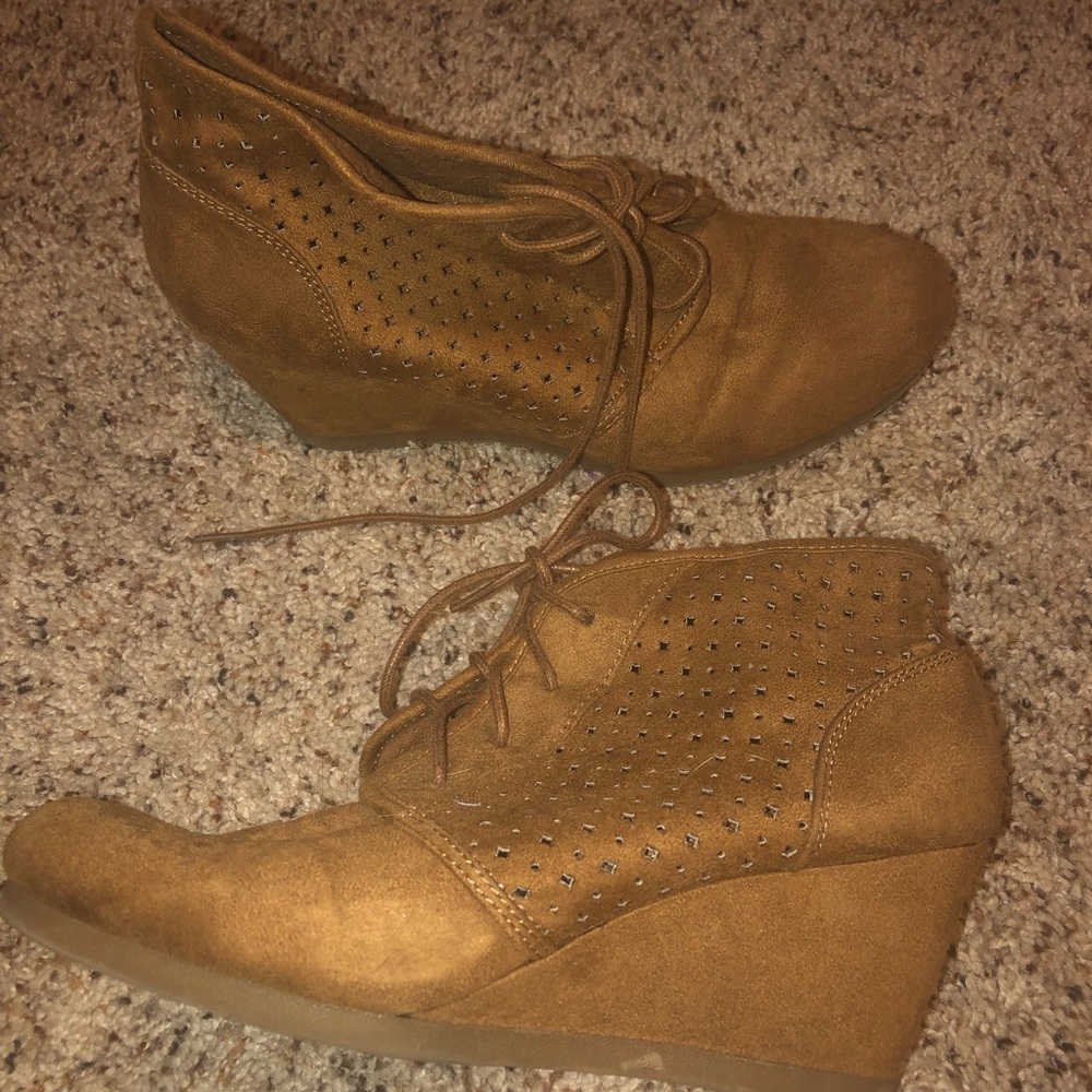 American Eagle Wedged Booties- Size 9